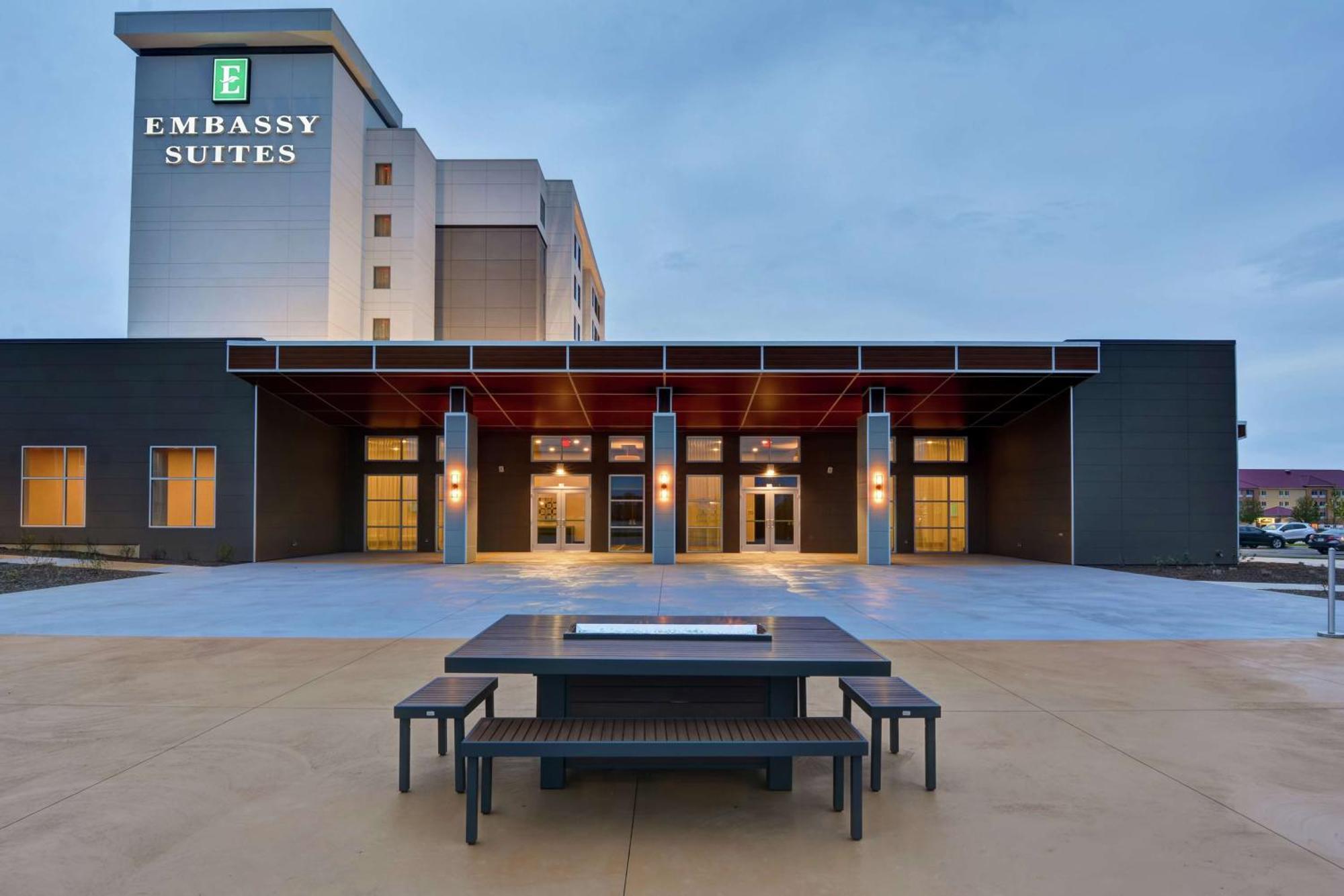 Embassy Suites By Hilton Plainfield Indianapolis Airport Exterior foto